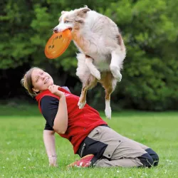Dog Activity plastový létající talíř/disk 23 cm TRIXIE