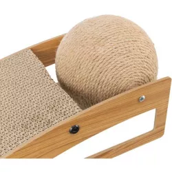Škrabací rampa s míčem, 40 × 17 × 20 cm, dřevo/karton/sisal TRIXIE
