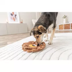 DOG ACTIVITY lev, šustící koberec na pamlsky, ø 26 cm, polyester, hnědá TRIXIE
