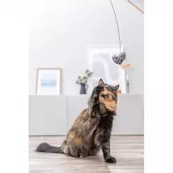Hrací prut se srdíčkem, peříčko, catnip, 50 cm, plyš/dřevo TRIXIE
