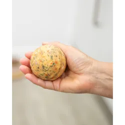 Denta Fun Surprise Ball s kuřecím masem a rýží, ø 7 cm, 100 g TRIXIE